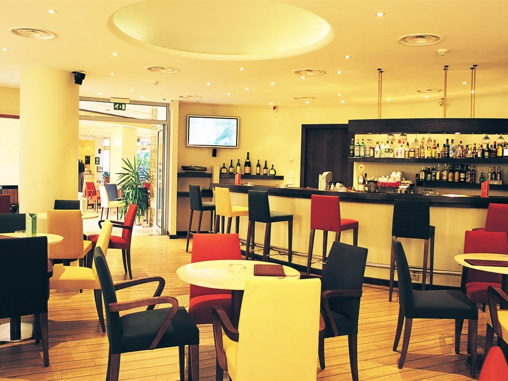 Hotel Fenix bar.jpeg