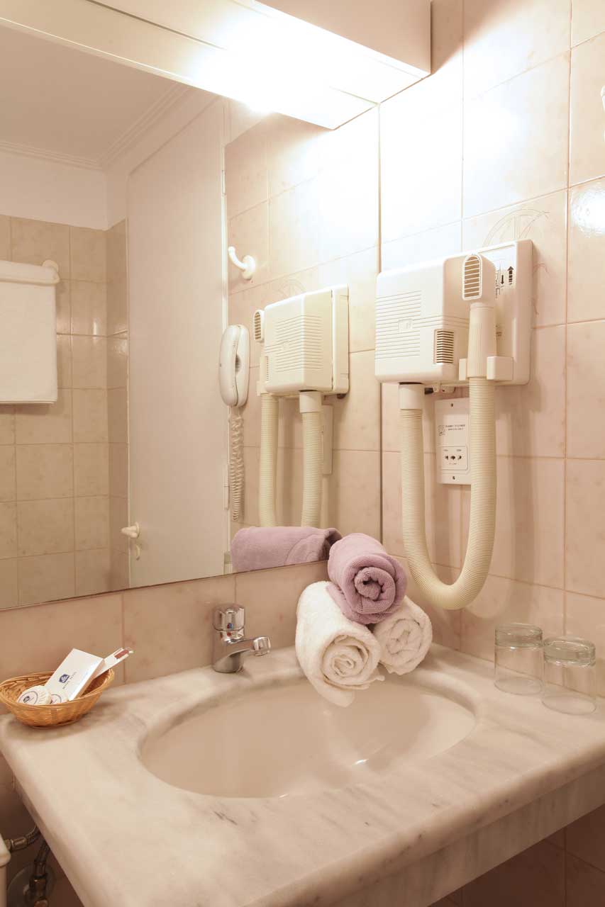 Hotel Fenix bathroom 1.jpg