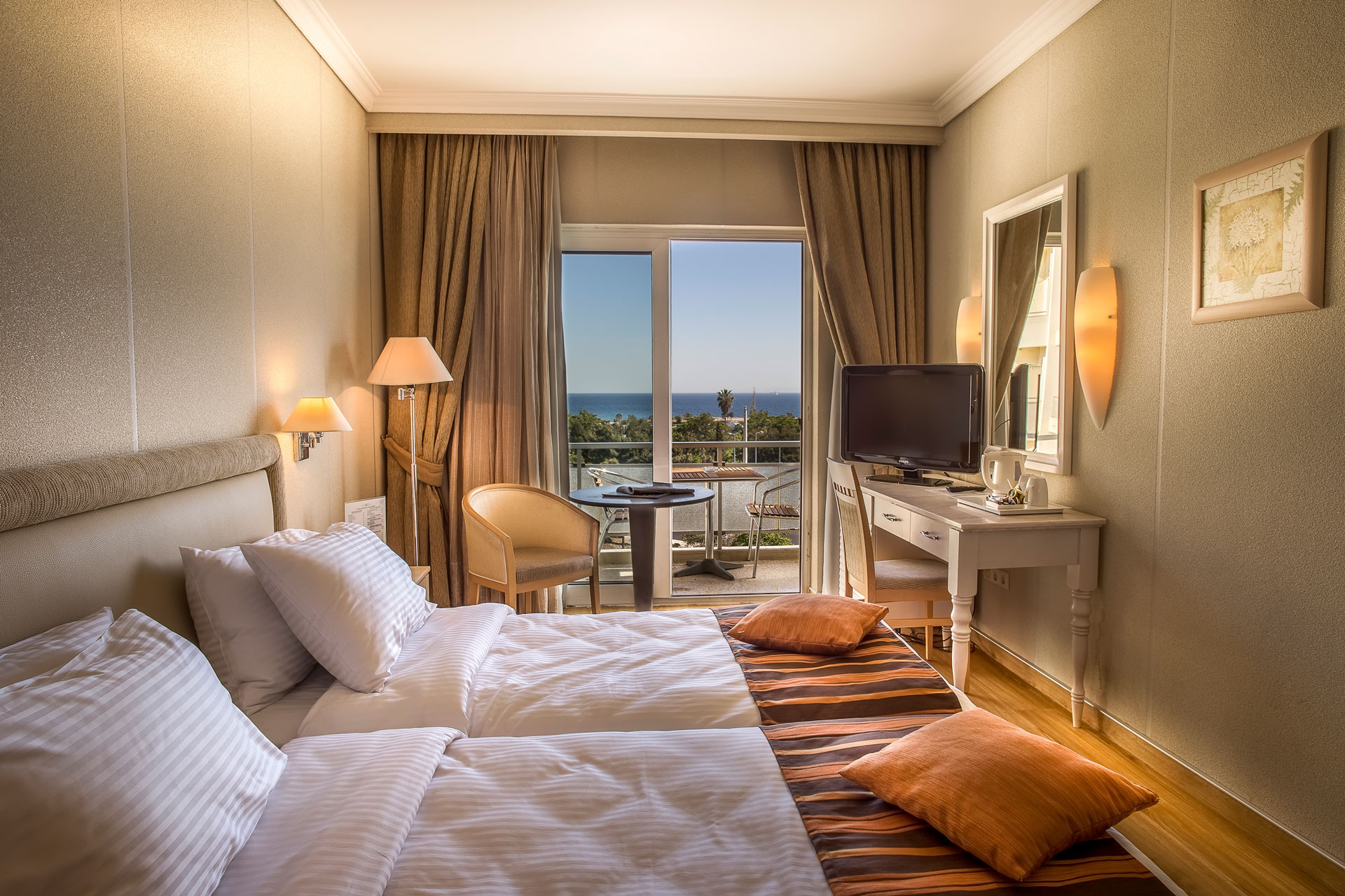 Hotel Fenix premium room 2.jpg