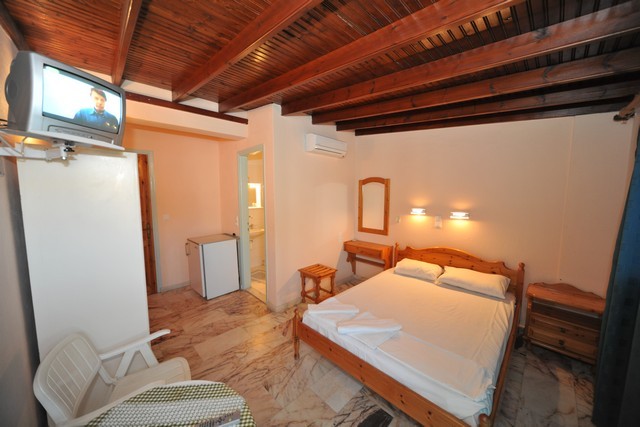 Hotel Filoxenia Skiathos double room 4.jpg