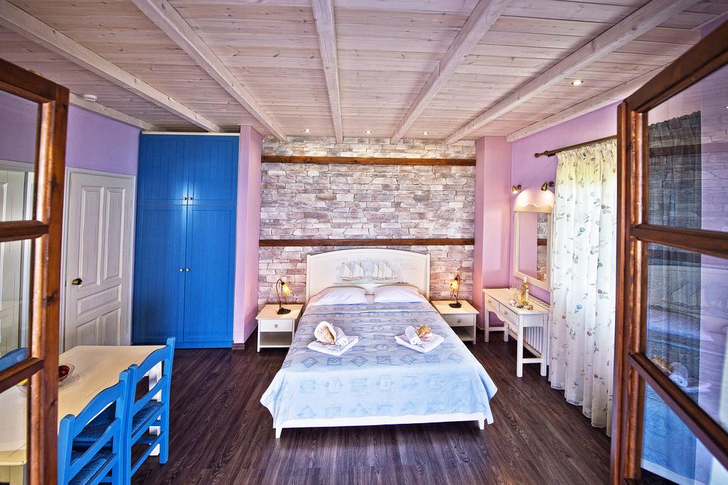 Hotel Flamingo standard room 1.jpg