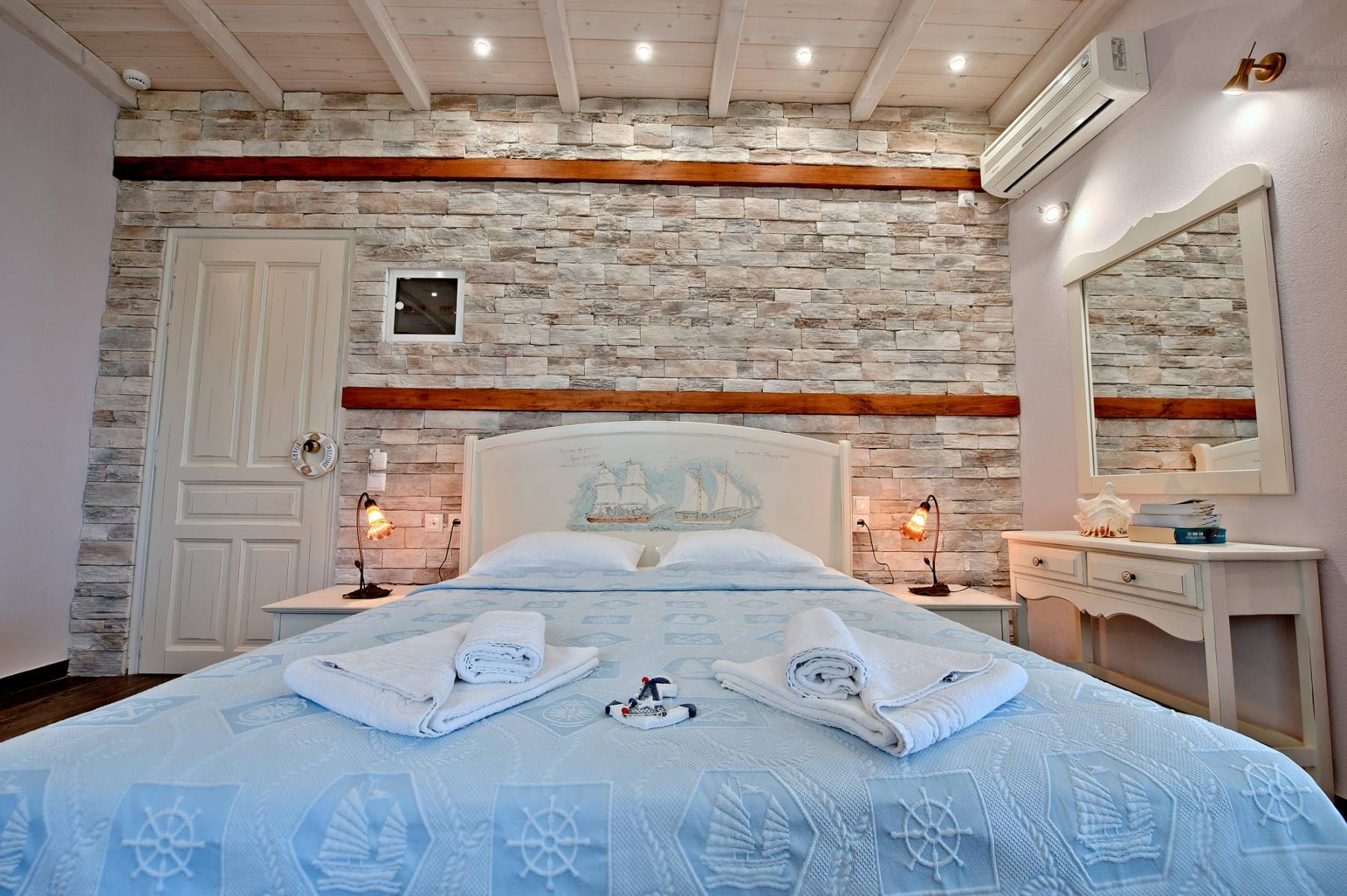 Hotel Flamingo standard room.jpg