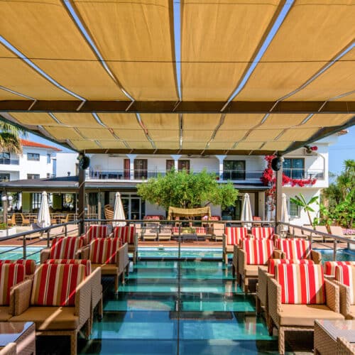Flegra palace hotel pool bar.jpg
