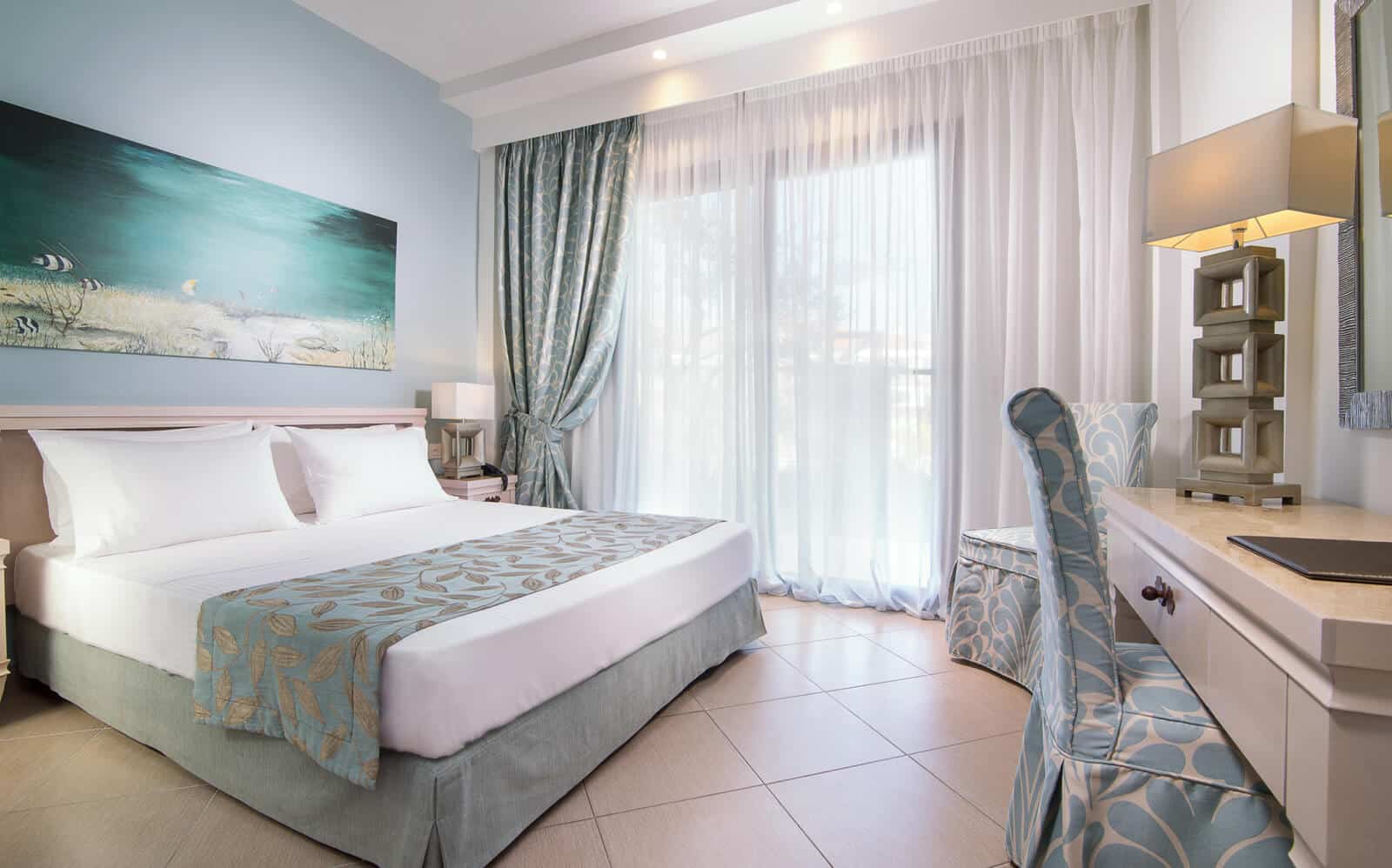 Flegra palace hotel standard room.jpg