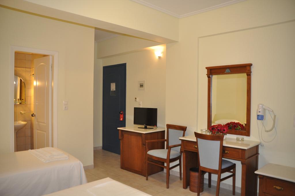 Hotel Florena triple room.jpg