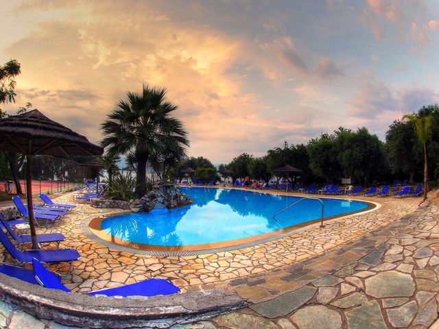Hotel Florida Blue Bay pool 1.jpg