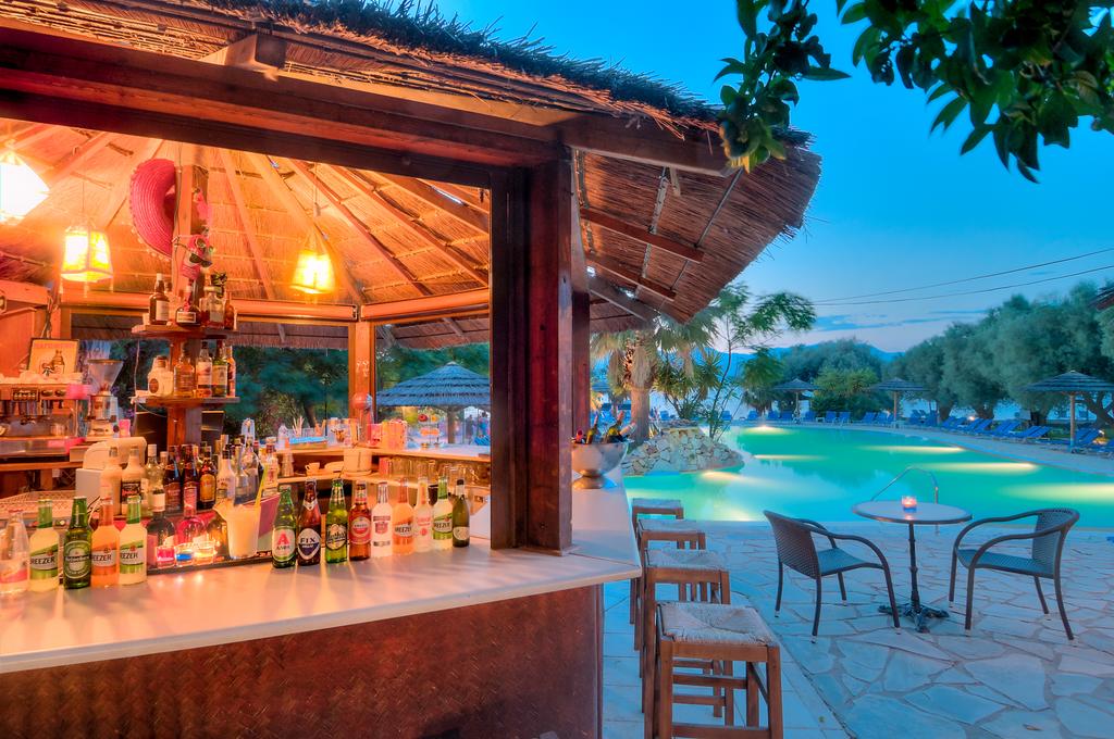Hotel Florida Blue Bay pool bar.jpg