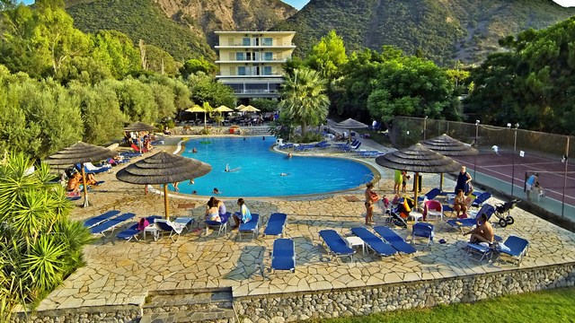 Hotel Florida Blue Bay pool.jpg