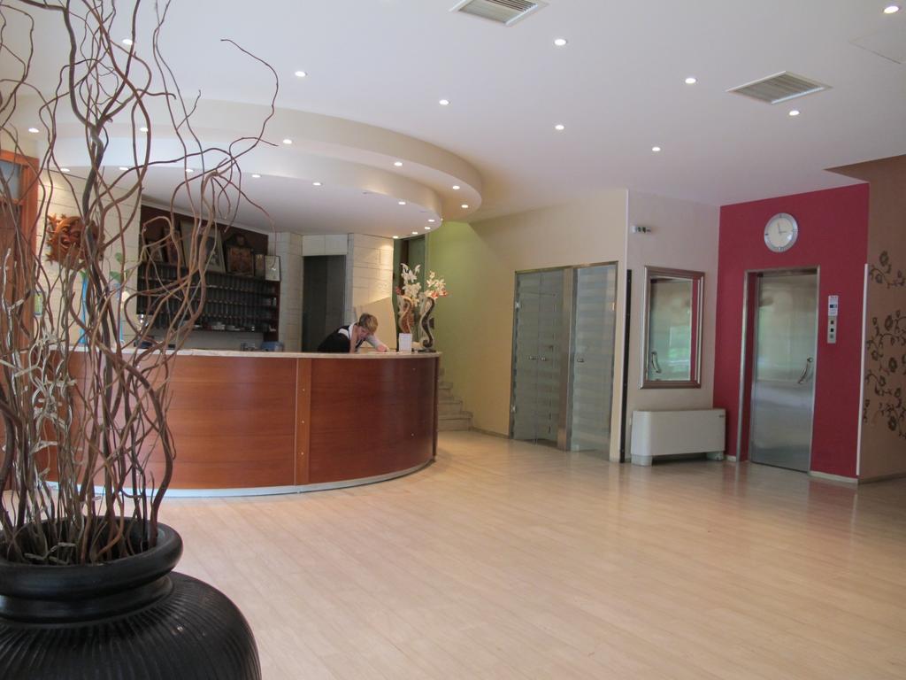 Hotel Florida Blue Bay reception.jpg