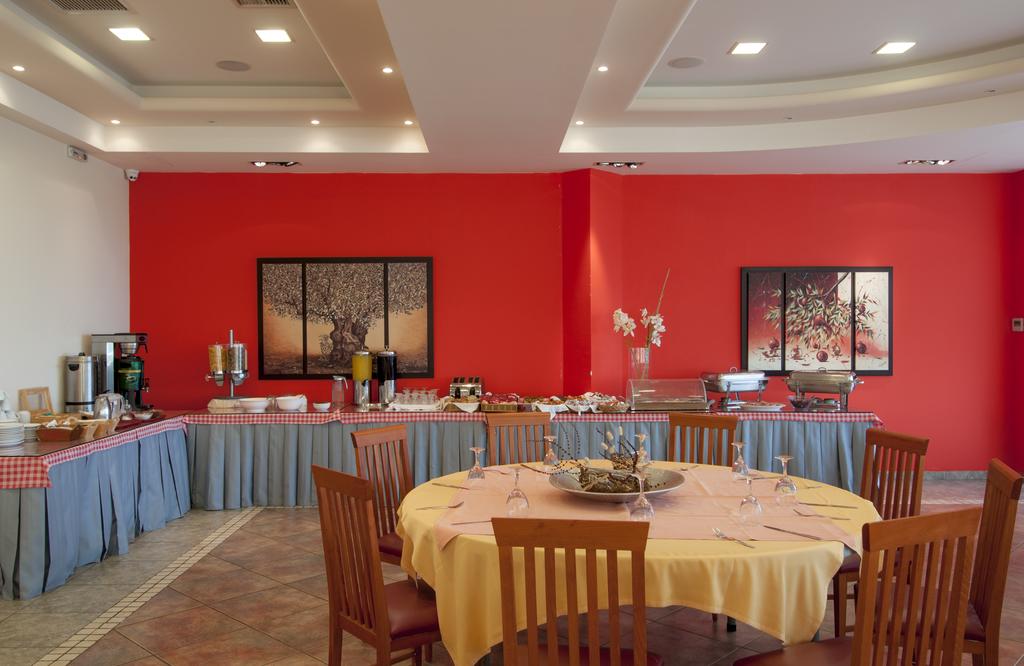 Hotel Florida Blue Bay restaurant 1.jpg