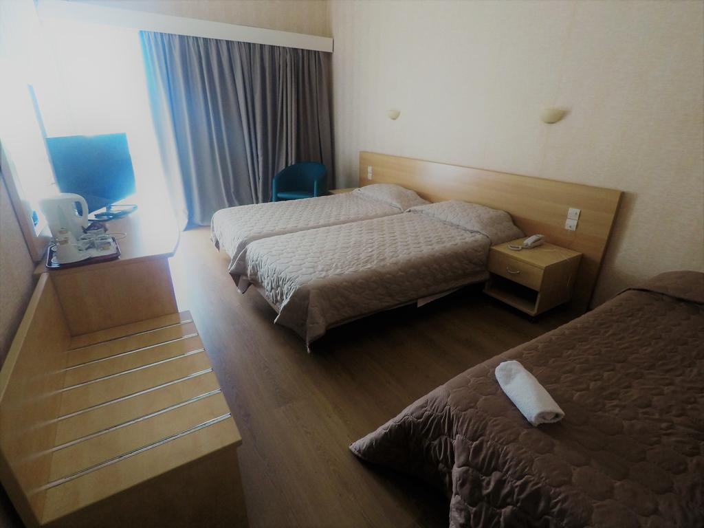 Hotel Florida Blue Bay triple room.jpg