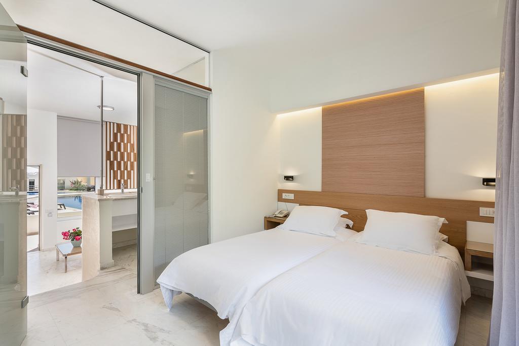 Hotel Forum Suites family suite 2.jpg