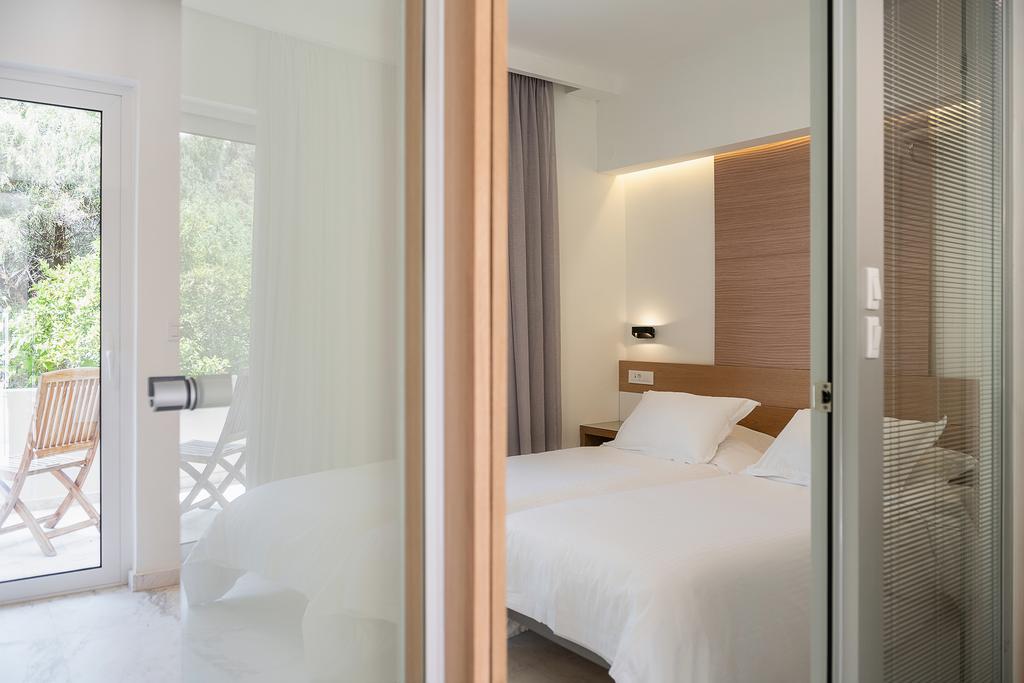 Hotel Forum Suites family suite 3.jpg