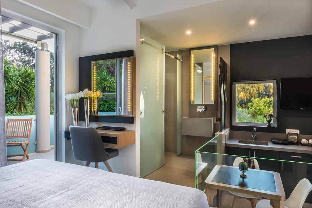 Hotel Forum Suites garden view suite 4.jpg