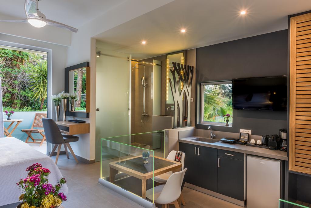 Hotel Forum Suites garden view suite 5.jpg