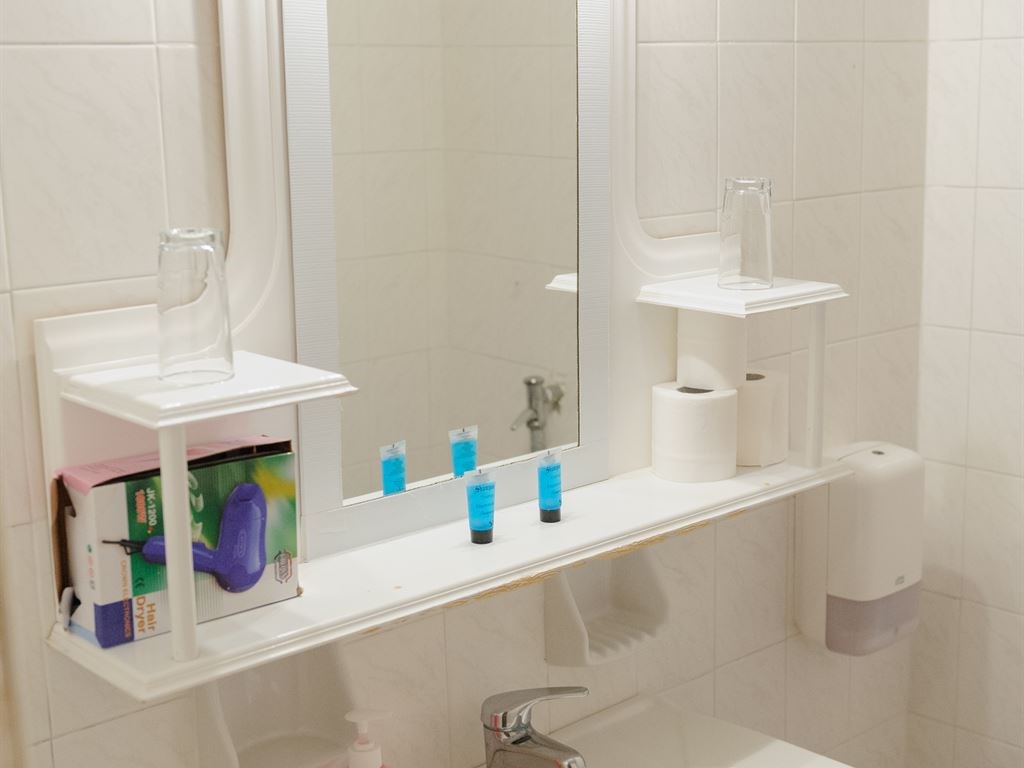 Hotel Galaxy Porto Heli bathroom.jpeg
