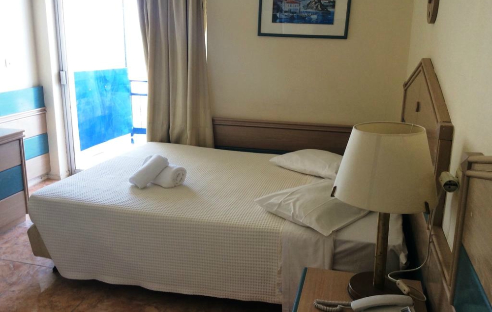 Hotel Galaxy Porto Heli standard room 1.jpg