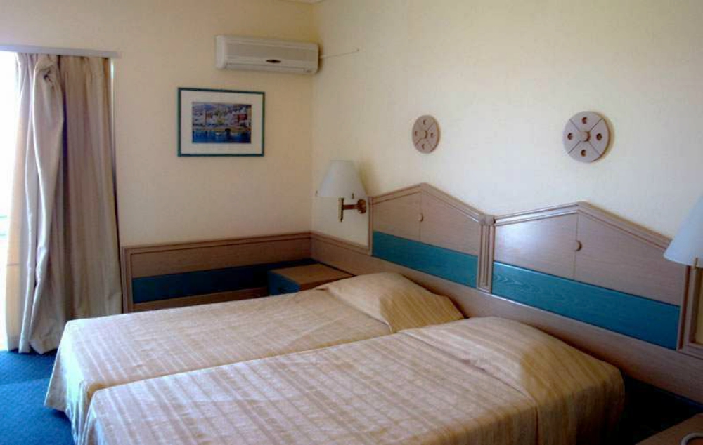 Hotel Galaxy Porto Heli standard room 2.jpg