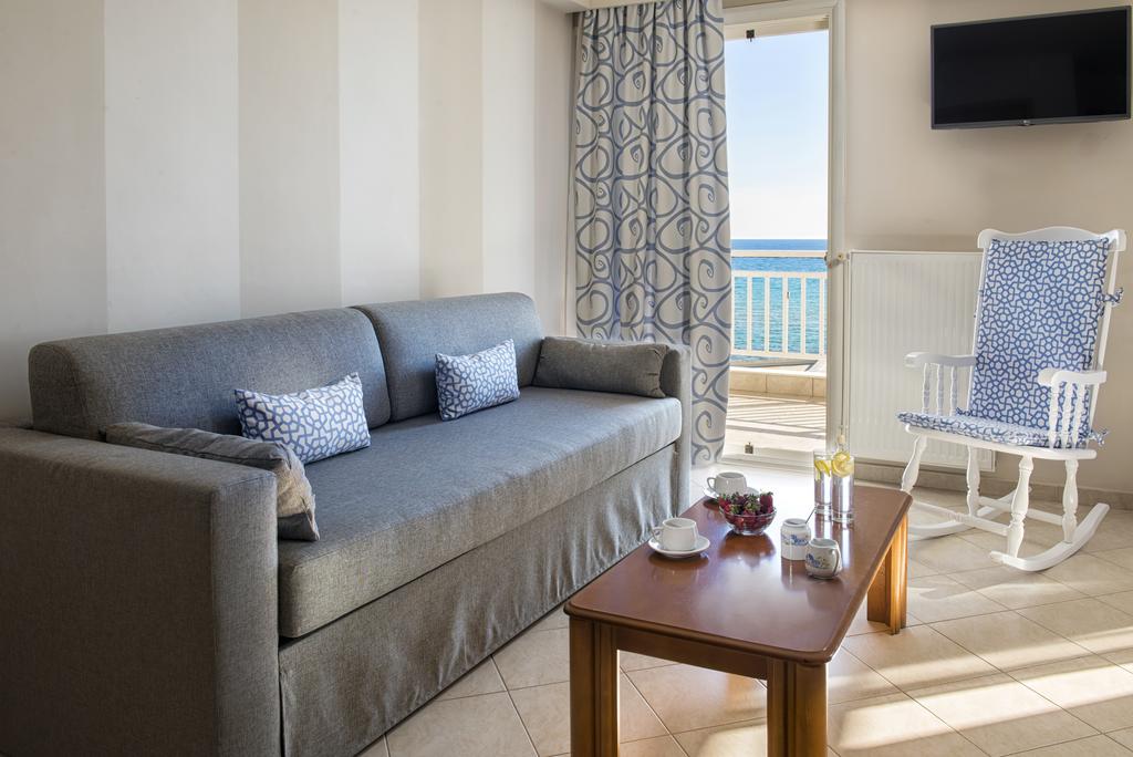 Hotel Georgalas Sun Beach triple room 1.jpg