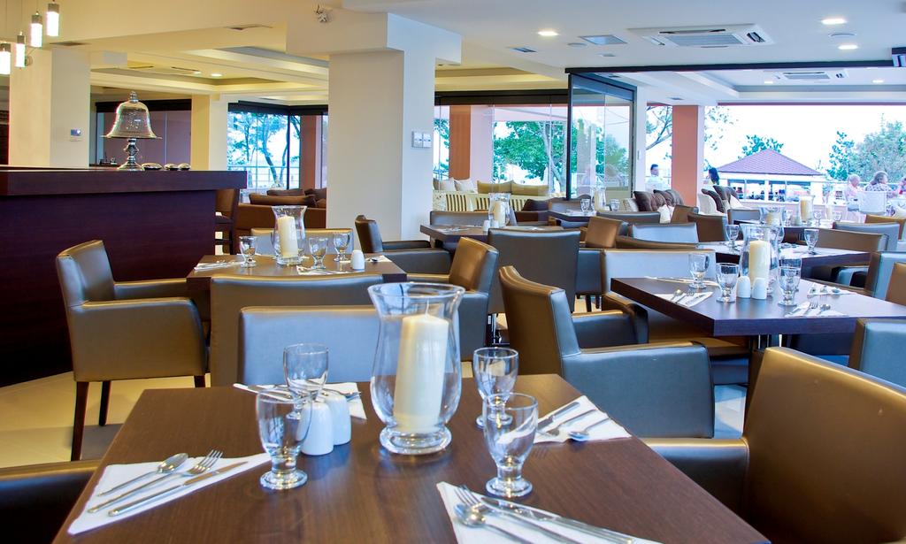 Hotel Giannoulis bar.jpg