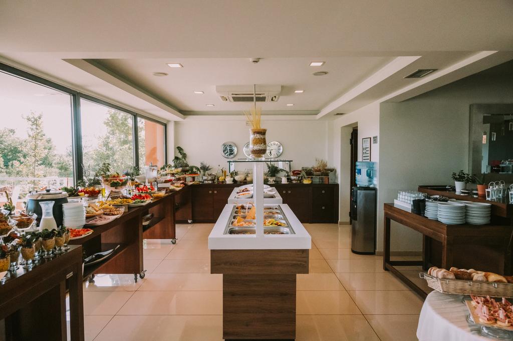 Hotel Giannoulis breakfast room.jpg