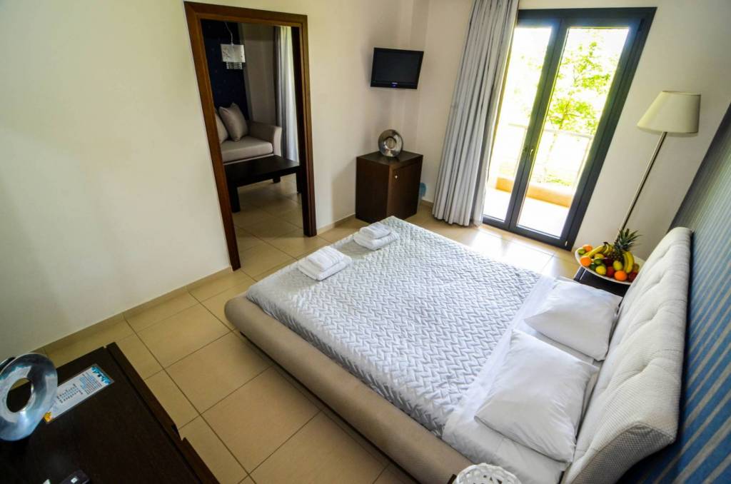 Hotel Giannoulis family suite 1.jpg