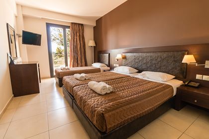 Hotel Giannoulis triple room.jpg