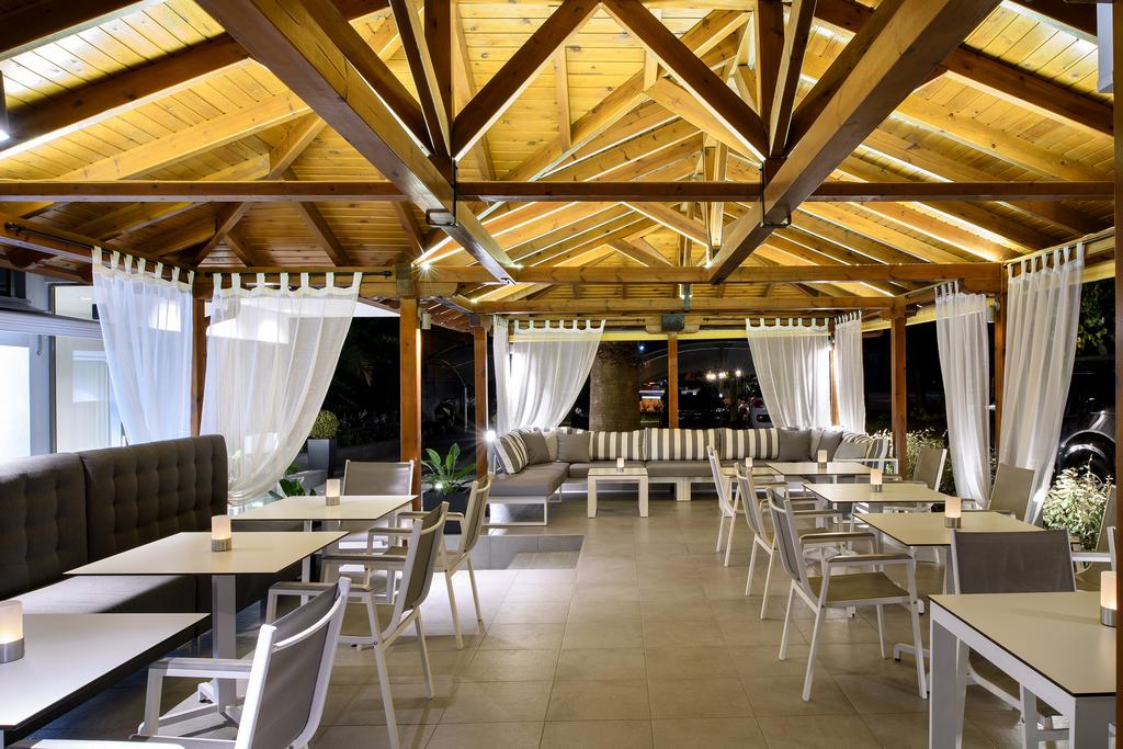Hotel Gkea bar.jpg