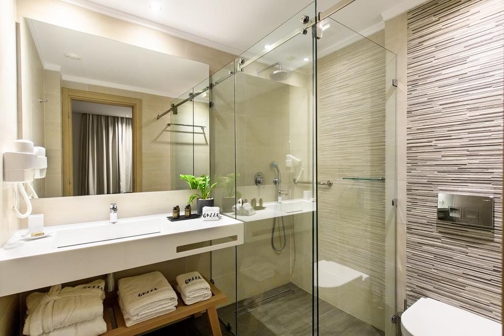 Hotel Gkea bathroom.jpg