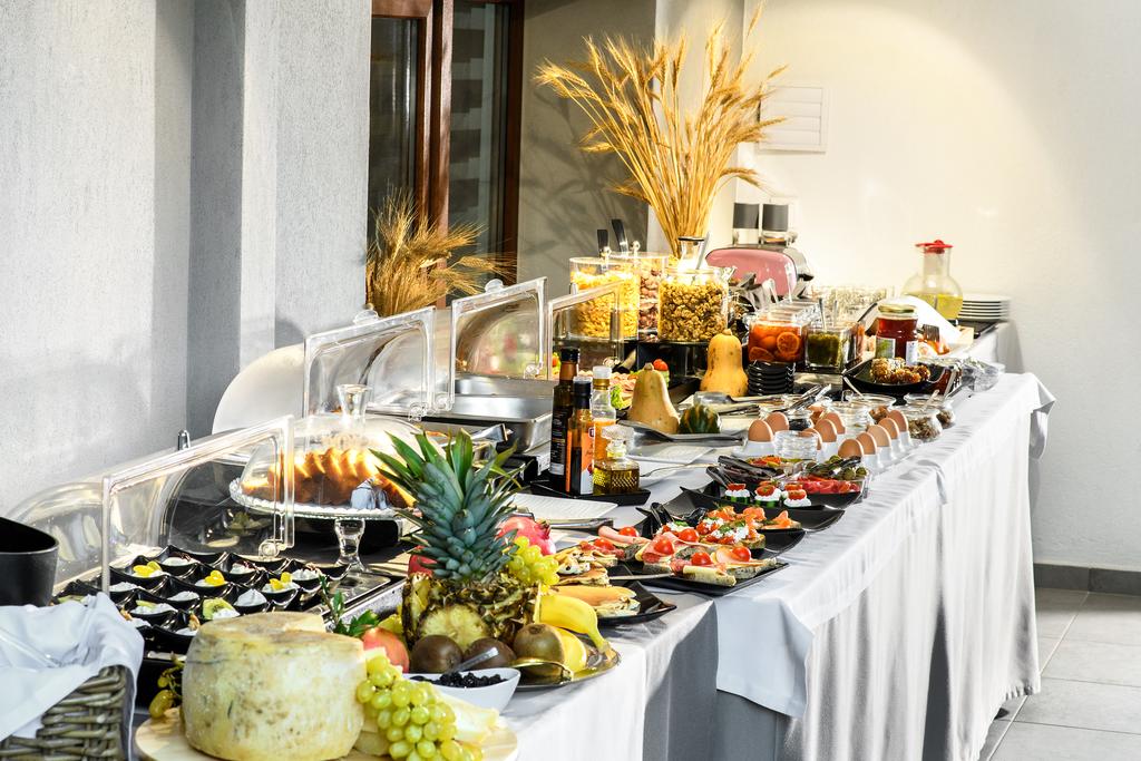 Hotel Gkea breakfast room.jpg