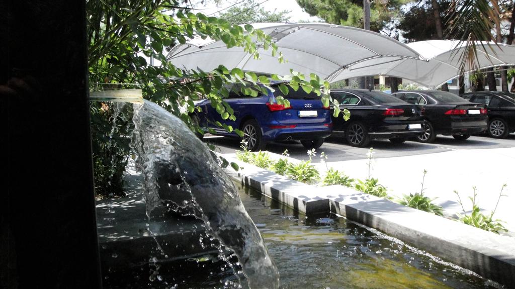 Hotel Gkea parking.jpg