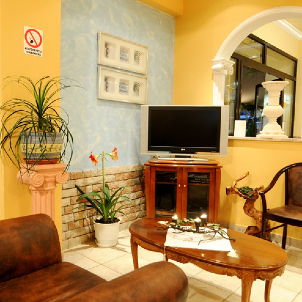 Hotel GL lobby 1.jpg