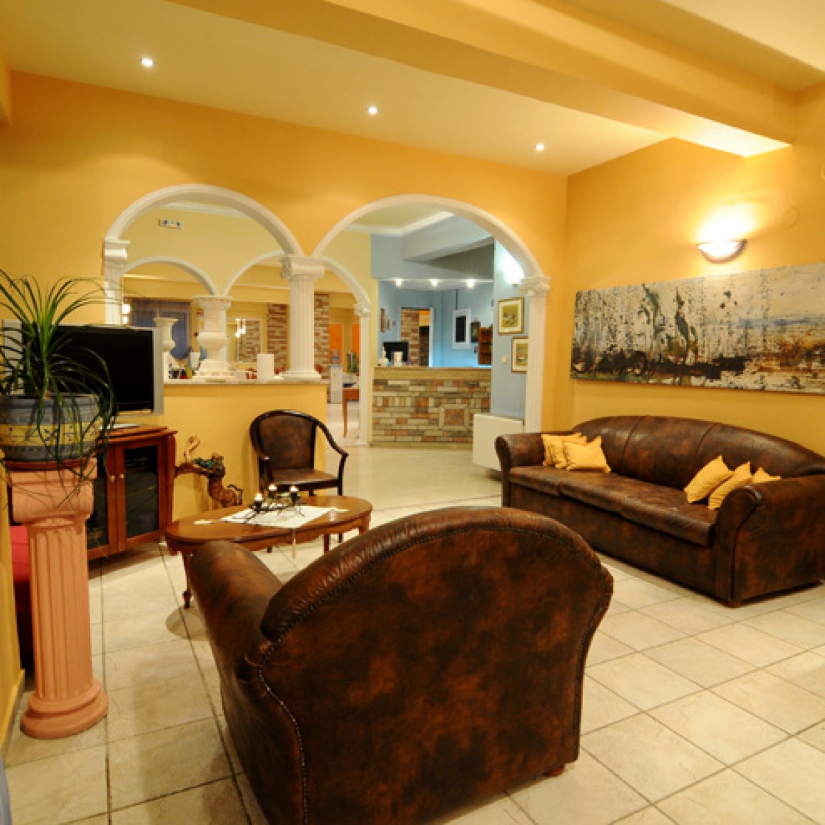 Hotel GL lobby.jpg
