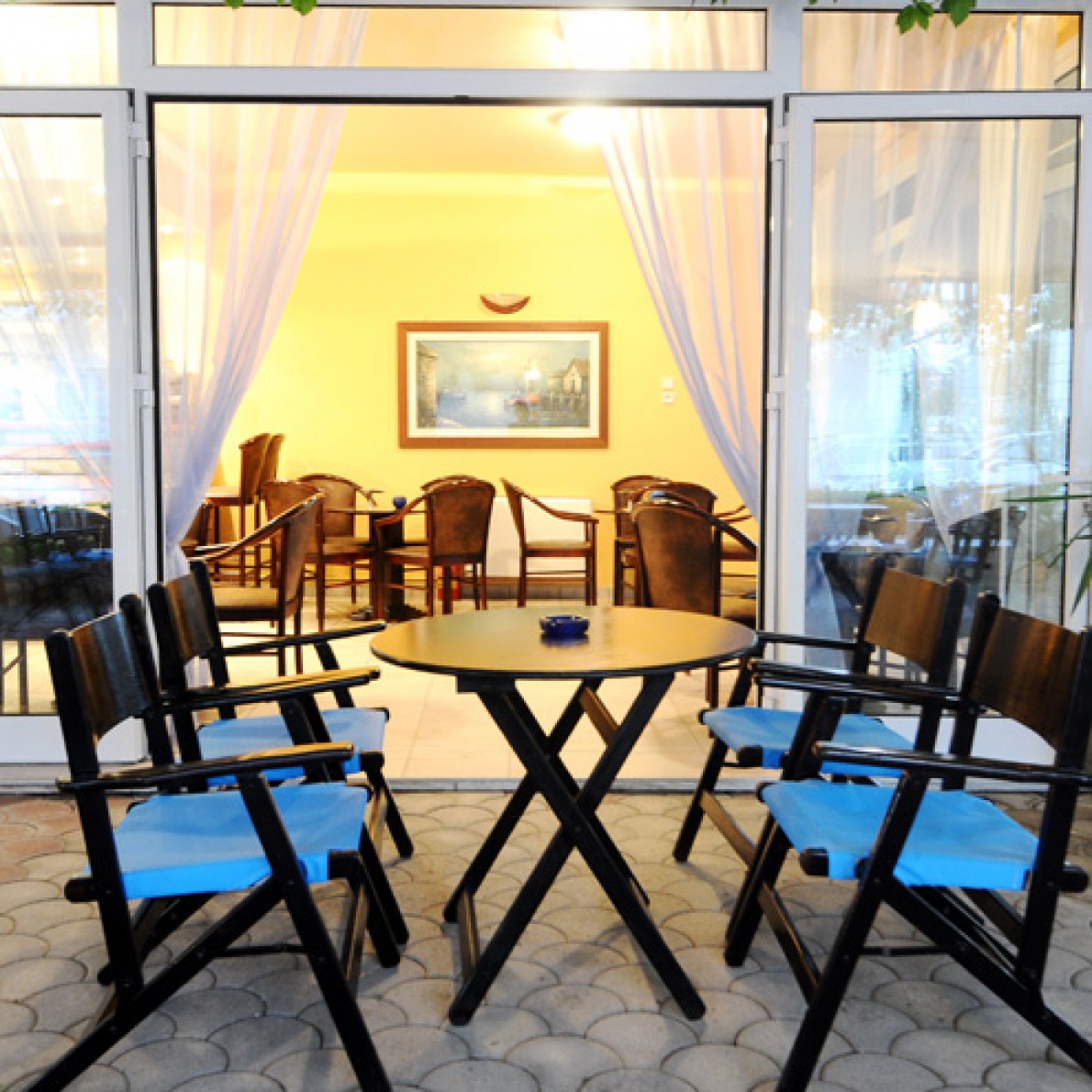Hotel GL snack bar 1.jpg
