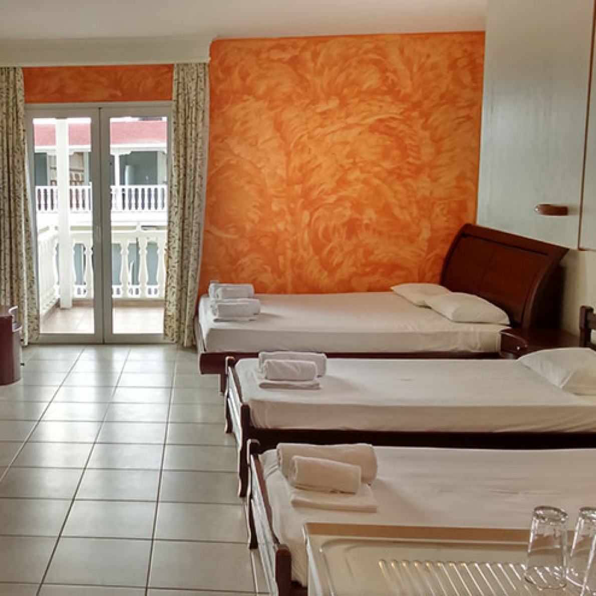 Hotel GL triple room.jpg