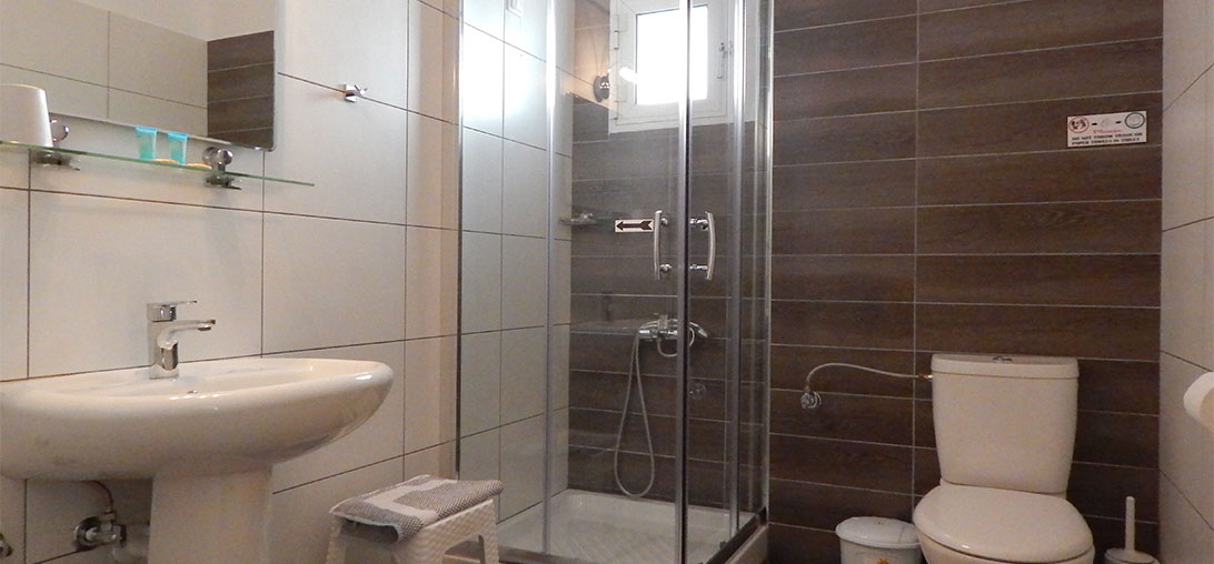 Hotel Gold Stern bathroom 1.jpg