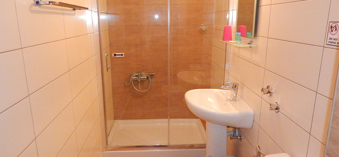 Hotel Gold Stern bathroom.jpg
