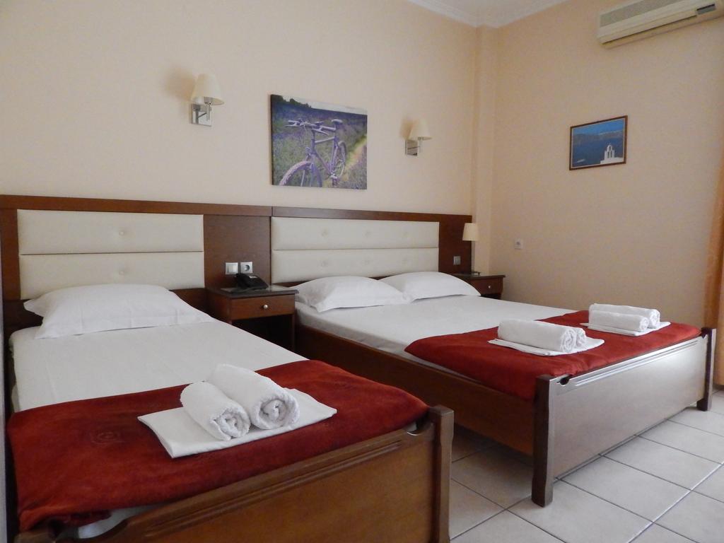 Hotel Gold Stern standard triple room 1.jpg