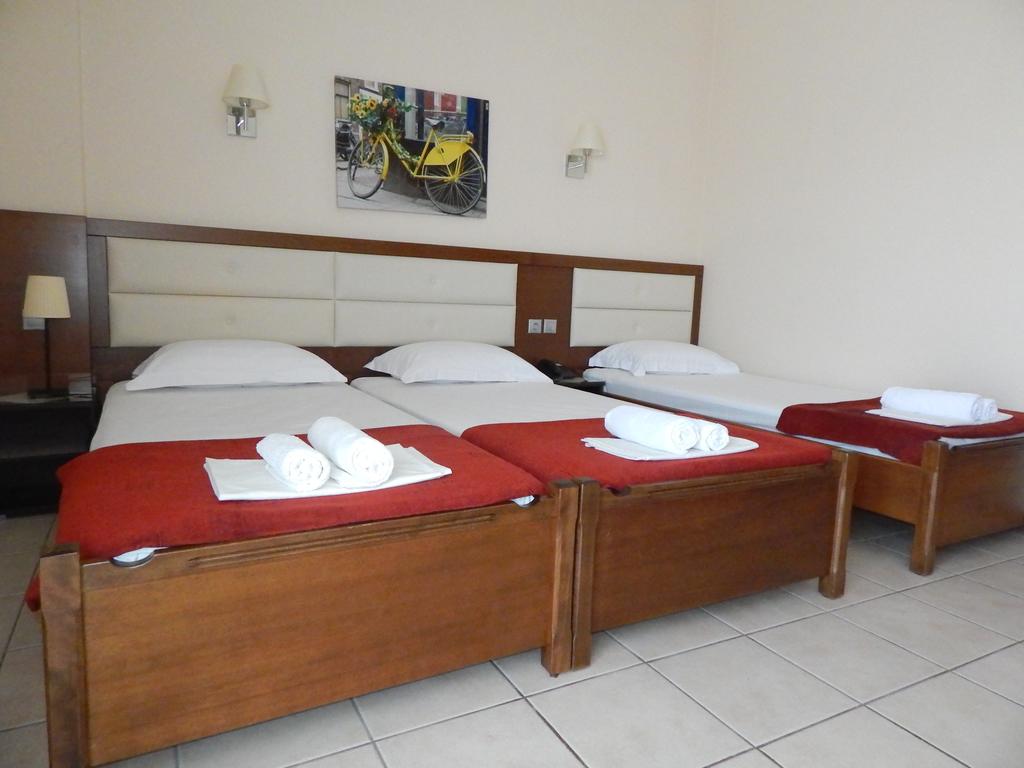 Hotel Gold Stern standard triple room 2.jpg