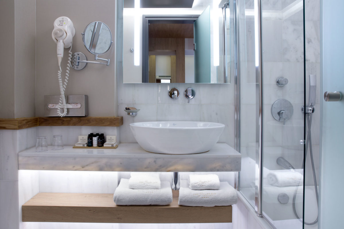 Hotel Golden Age Athens bathroom 1.jpg