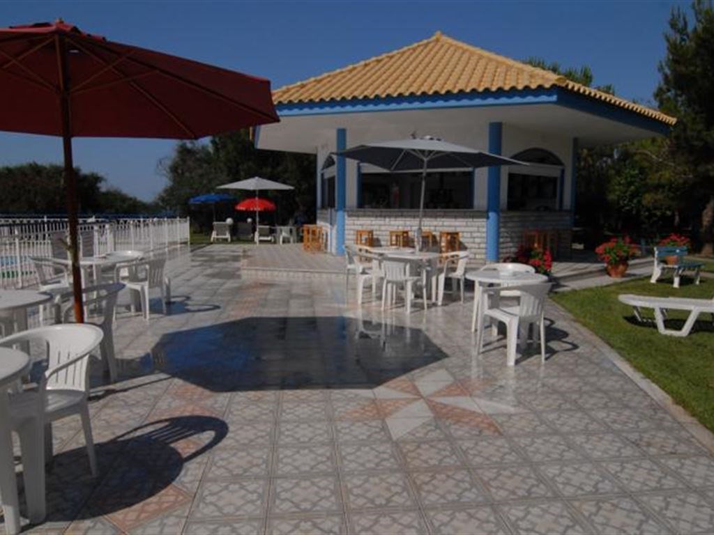 Hotel Golden Beach Preveza beach bar.jpeg
