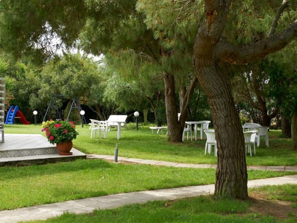 Hotel Golden Beach Preveza garden.jpeg