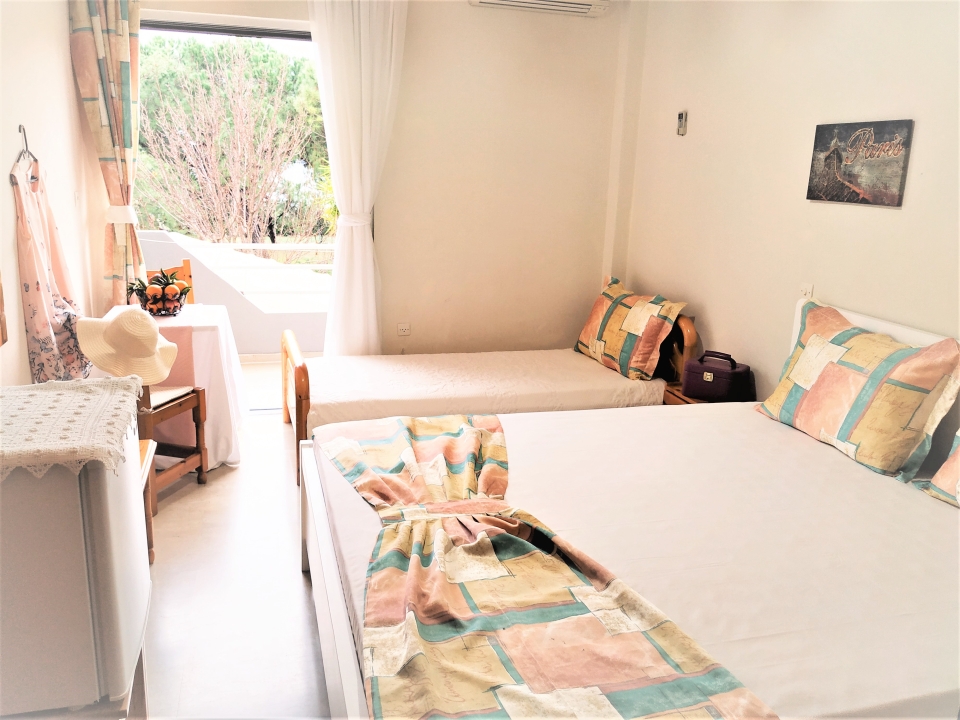 Hotel Golden Beach Preveza triple room.jpg