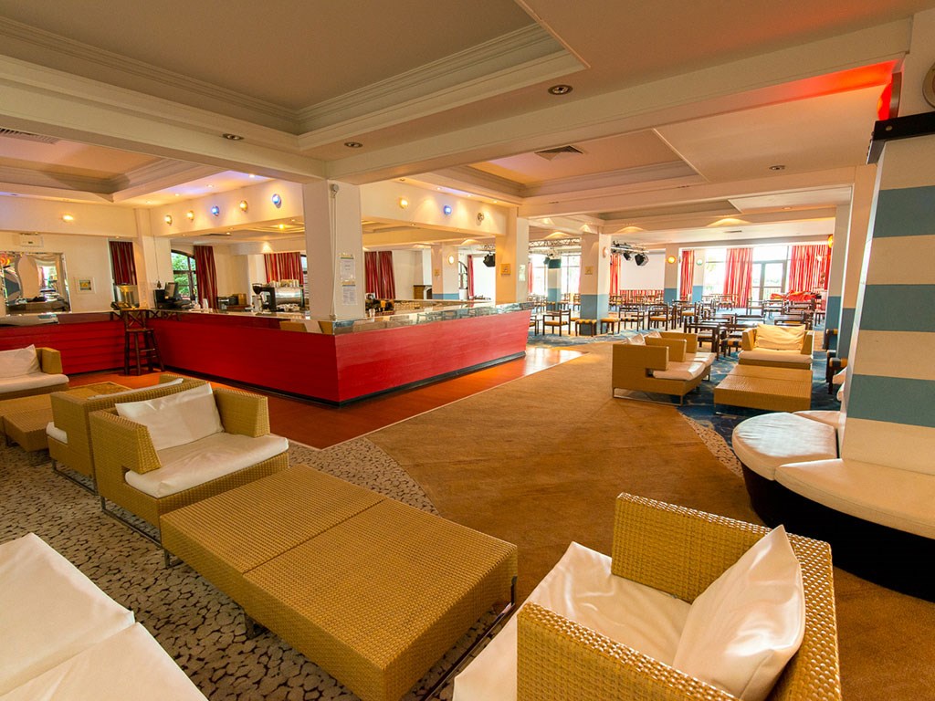 Hotel Golden Coast bar 2.jpeg