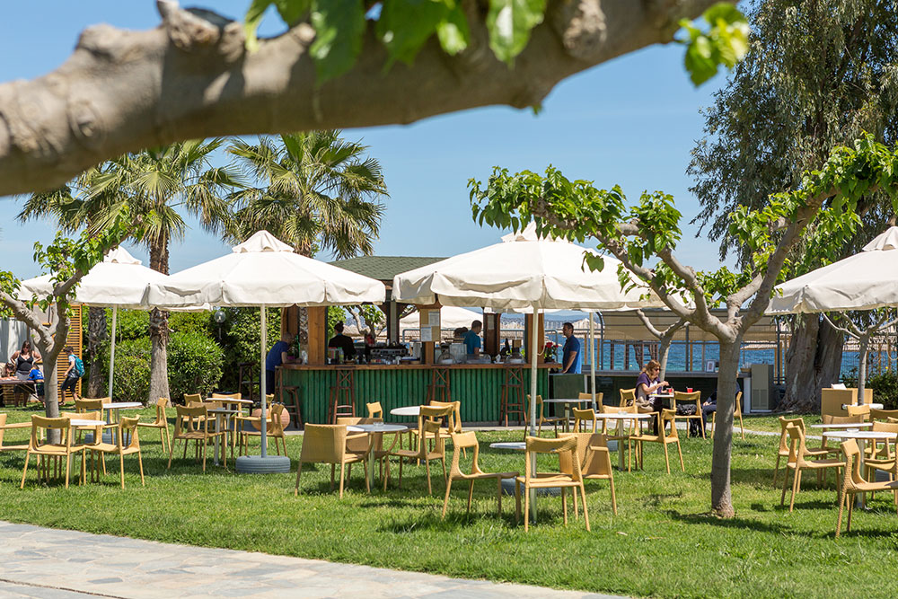 Hotel Golden Coast bar.jpg