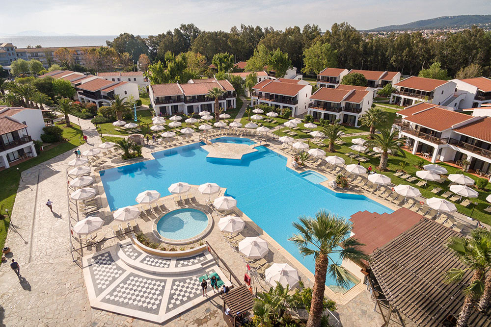 Hotel Golden Coast pool 2.jpg