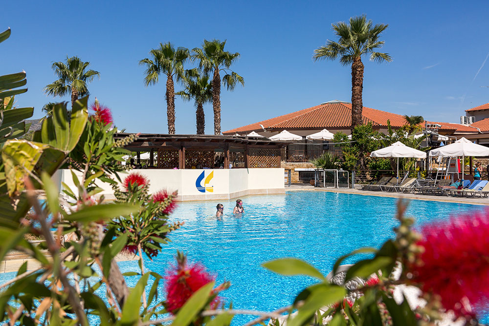 Hotel Golden Coast pool.jpg