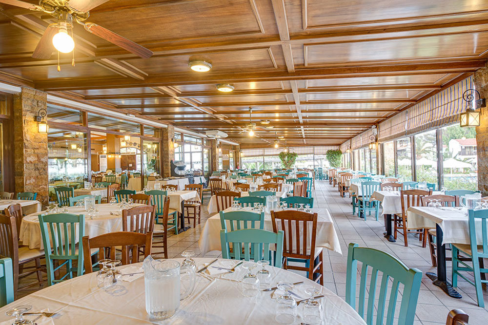 Hotel Golden Coast restaurant 1.jpg
