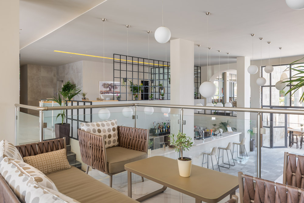 Golden Mare hotel lobi bar.jpg