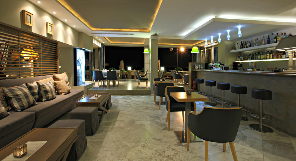 Hotel Golden Star City Resort bar.jpg